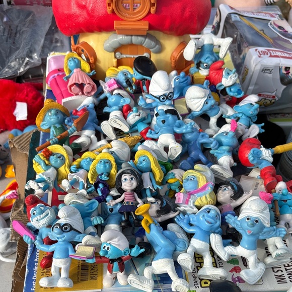 payo Other - Smurfs Blue and White Toy Set lot